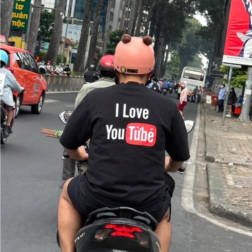Unisex T-shirt “I love you Từbe”